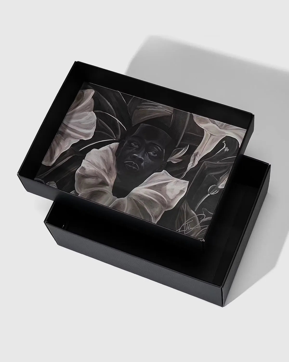 Détails intérieur de la boite des air Jordan 6 A Ma Manière en suede Smokey Mauve avec accents crème et amorti Air visible.