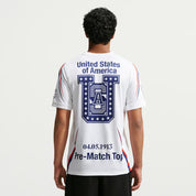 Nike x USMNT x V.A.A. Academy Pro Pre-Match Top en tissu technique léger, technologie Nike Dri-FIT, coupe Academy Pro et design collaboratif USMNT x V.A.A.