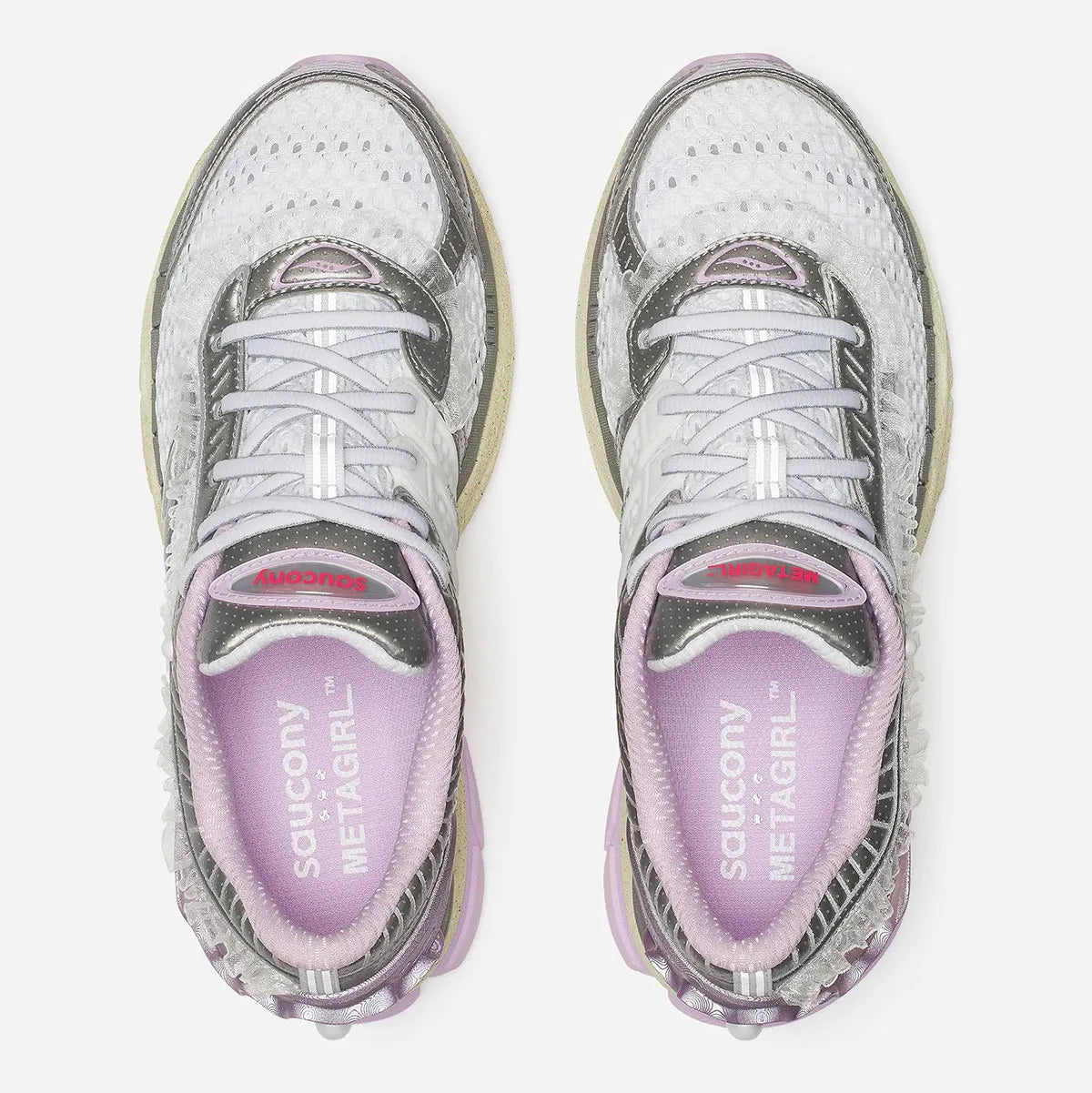 Saucony ProGrid Paramount argentée avec détails violets et rosés, accents lunaires et amorti ProGrid.