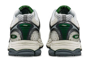 Saucony ProGrid Triumph 4 Minted NY en mesh blanc avec accents mint et amorti ProGrid.
