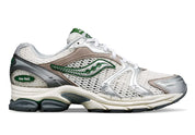 Saucony ProGrid Triumph 4 Minted NY en mesh blanc avec accents mint et amorti ProGrid.
