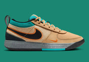 Nike Book 1 Mowabb à silhouette basse, avec tige textile aux tons naturels, empiècements structurés, accents contrastés, amorti Zoom Air et semelle extérieure adhérente.