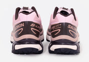 chaussure de trail Salomon xt-6 rose été, semelle légère et confortable, vue de l'arrière