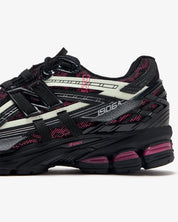 Baskets New Balance 1906A coloris Black Pink – chaussures lifestyle techniques et tendance, vue zoomer