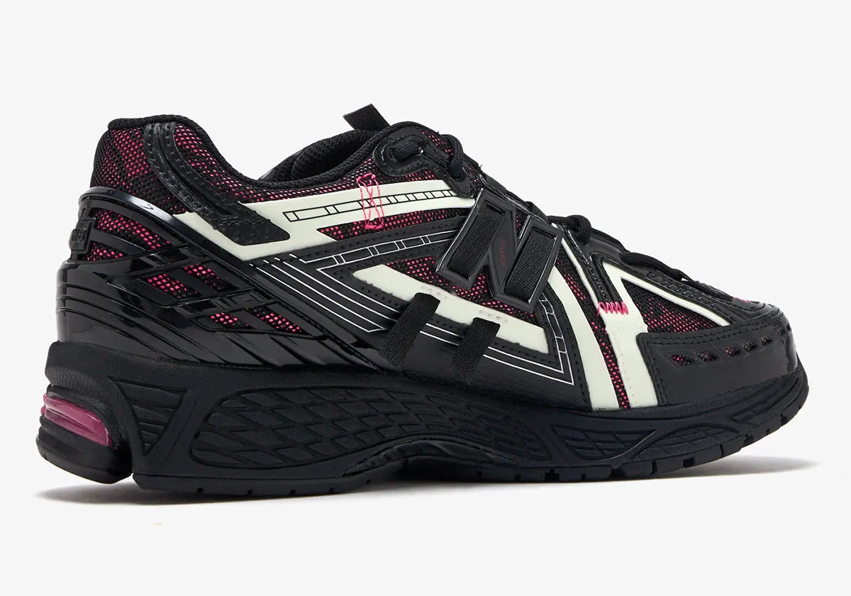 Baskets New Balance 1906A coloris Black Pink – chaussures lifestyle techniques et tendance, vue arrière