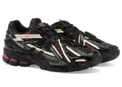 Baskets New Balance 1906A coloris Black Pink – chaussures lifestyle techniques et tendance, vue de coté