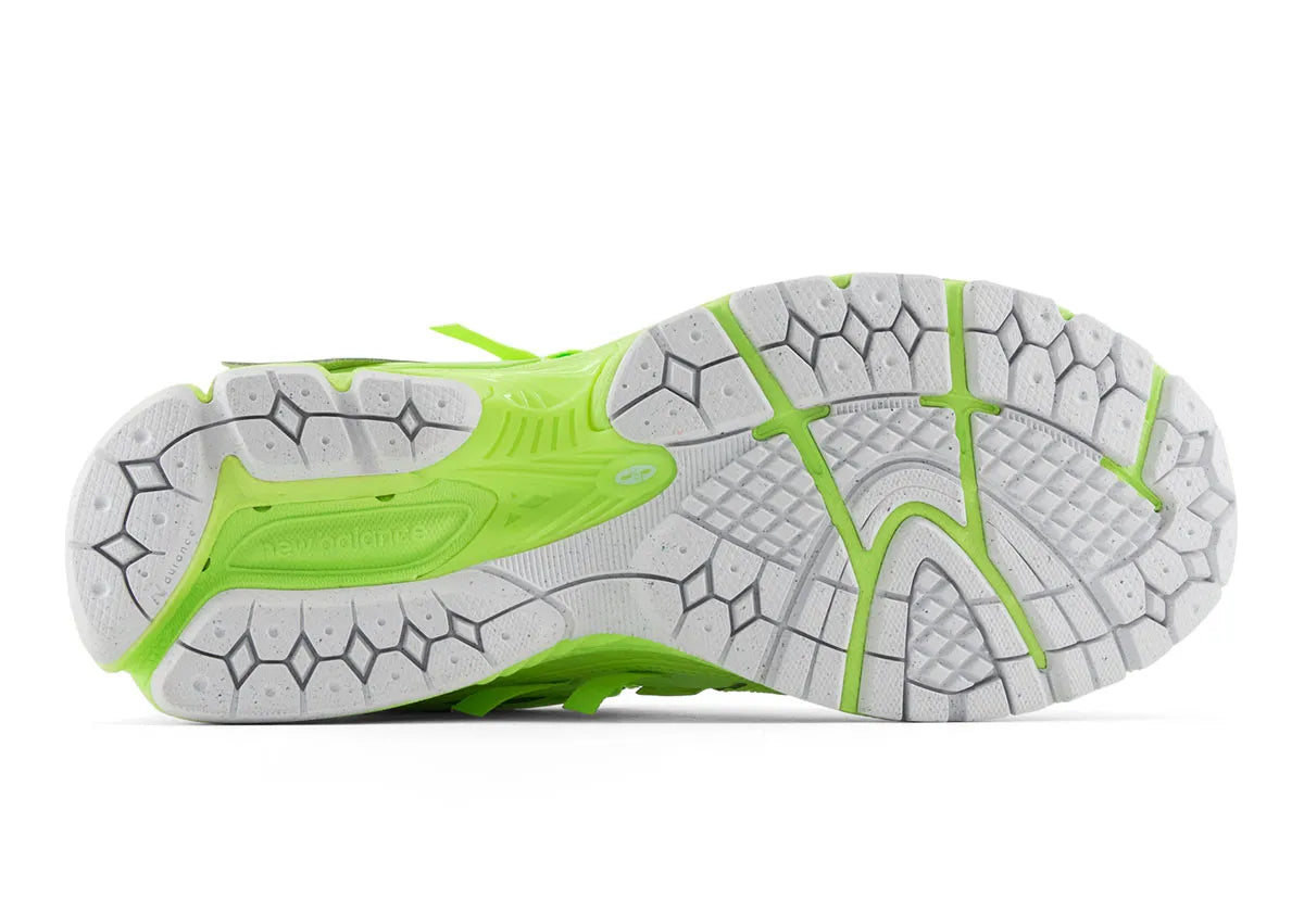 chaussure de ville new balance 1906A vert fluo été , semelle confortable , vue du dessous