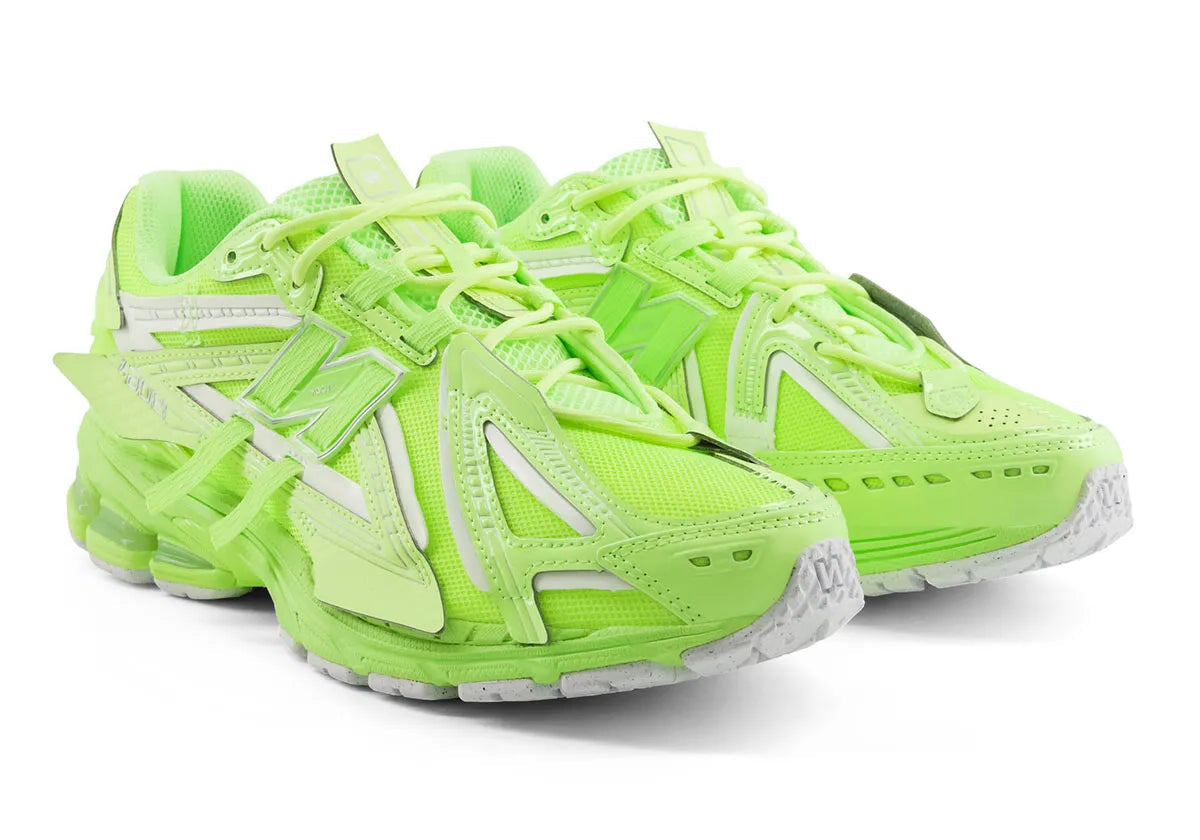 chaussure de ville new balance 1906A vert fluo été , semelle confortable , vue de coté