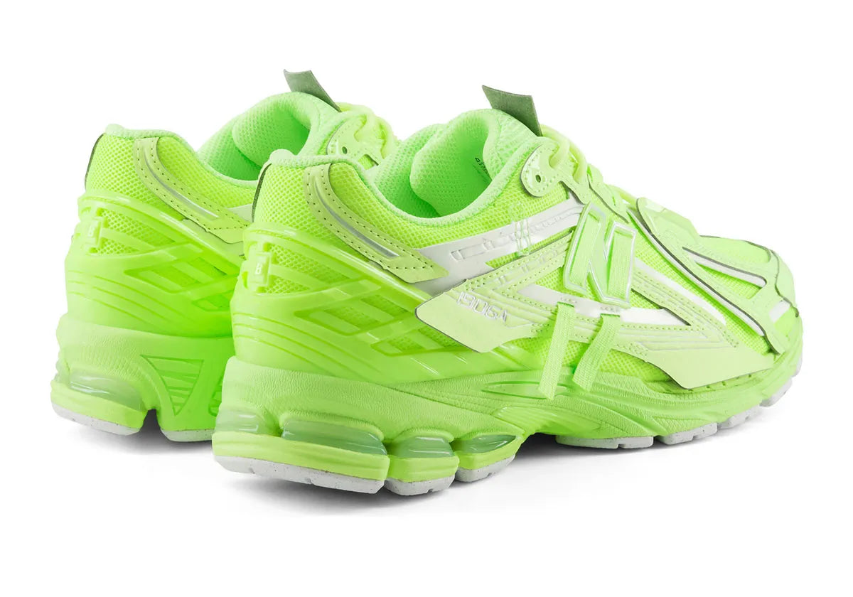 chaussure de ville new balance 1906A vert fluo été , semelle confortable , vue de coté