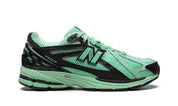 New Balance 1906R size? Exclusive Green Black