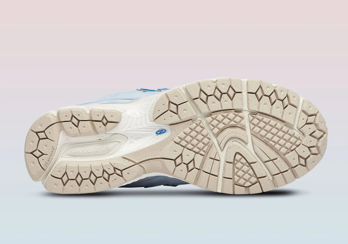 chaussure de sport NEW BALANCE 740 CONCEPT VERT COLORE , semelle confortable , vue du dessous