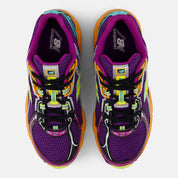  chaussure de sport new balance 740 neon light violet coloré , semelle légère , vue de haut