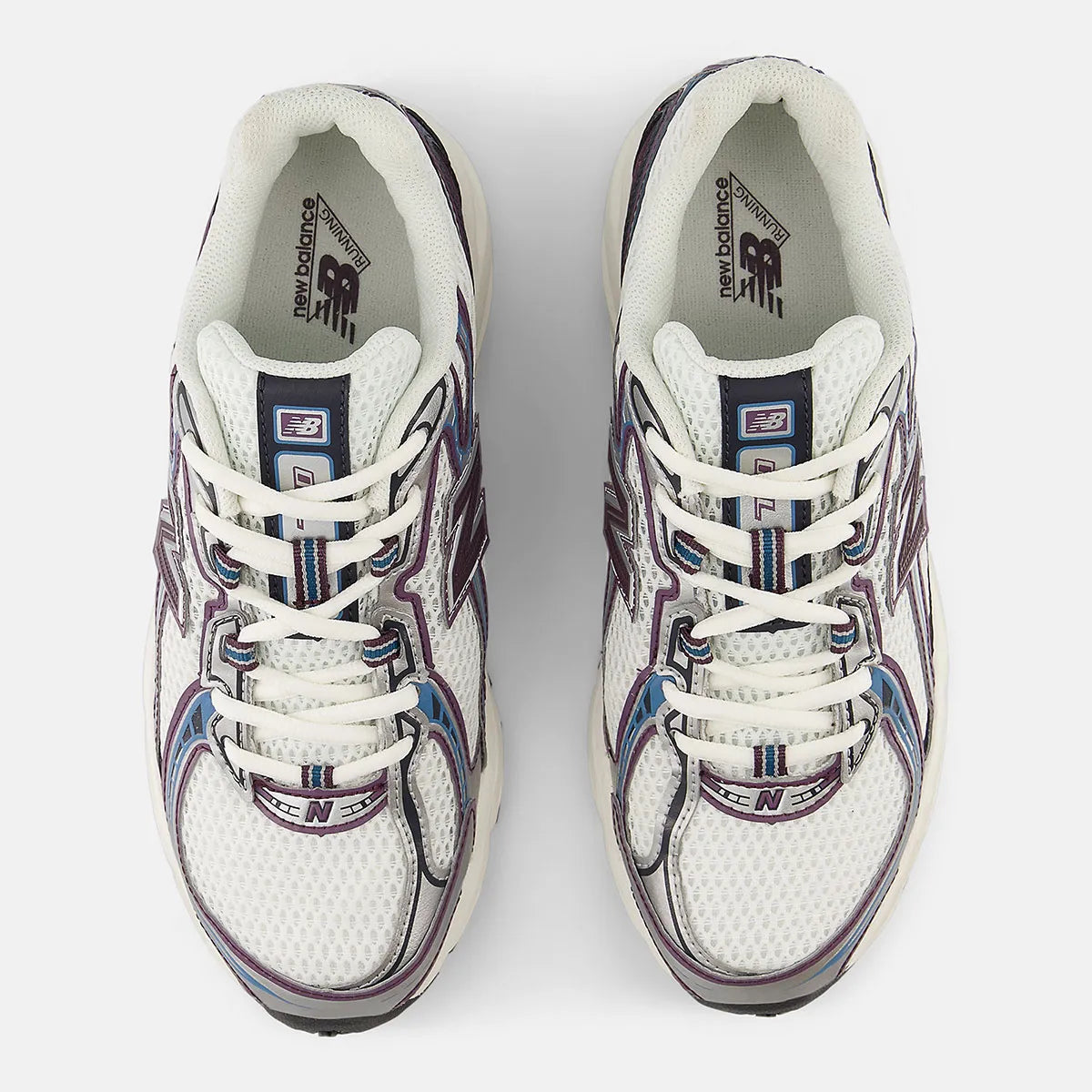  chaussure de sport new balance 740 blanche et bleu , semelle légère , vu de haut