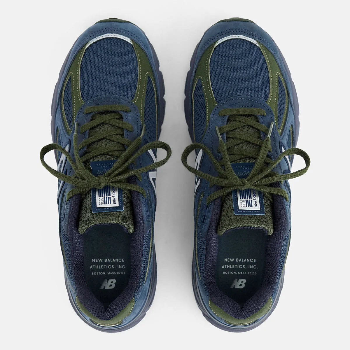 New Balance 990v4 MiUSA Navy Meteorite Kombu U990BG4 en mesh et suède bleu marine, gris Meteorite et vert Kombu avec semelle ENCAP vue de dessus. 