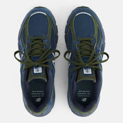 New Balance 990v4 MiUSA Navy Meteorite Kombu U990BG4 en mesh et suède bleu marine, gris Meteorite et vert Kombu avec semelle ENCAP vue de dessus. 