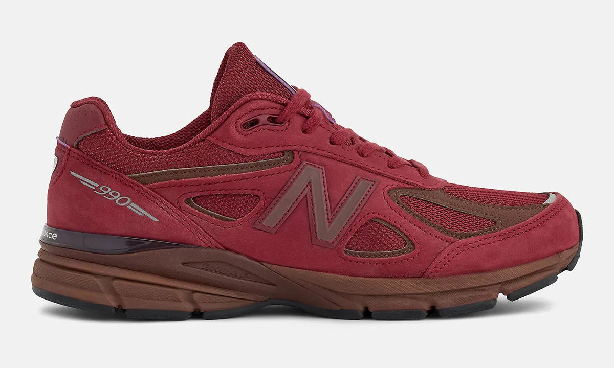New Balance 990v4 MiUSA Monarch Burgundy U990BR4 en nubuck bordeaux et marron avec mesh noir, détails réfléchissants et semelle ENCAP.