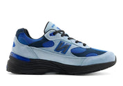 New Balance 992 MiUSA Arctic Grey Blue Gemstone U992AR en mesh gris Arctic Grey et daim noir avec accents Blue Gemstone et semelle technique.