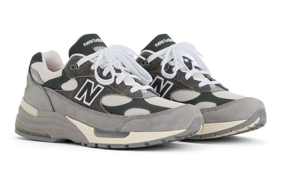Sneaker New Balance 992 Made in USA Shadow Grey en suède gris premium et mesh respirant avec amorti ABZORB et SBS.