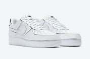 Nike Air Force 1/1 Cosmic Clay, sneaker blanche en cuir avec panneaux amovibles noirs et rouges Cosmic Clay et semelle Nike Air.