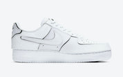 Nike Air Force 1/1 Cosmic Clay, sneaker blanche en cuir avec panneaux amovibles noirs et rouges Cosmic Clay et semelle Nike Air.