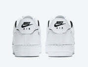 Nike Air Force 1/1 Cosmic Clay, sneaker blanche en cuir avec panneaux amovibles noirs et rouges Cosmic Clay et semelle Nike Air.