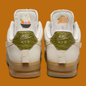 Vue zoomée sur les détails à l'intérieur des languettes de la sneakers Nike Air Force 1 Low Doernbecher Oli Fasone-Lancaster en matériaux premium avec design expressif et semelle Nike Air iconique