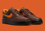 Sneakers Nike Air Force 1 Low Gore-Tex marron et orange en matériaux imperméables avec amorti Air et design iconique