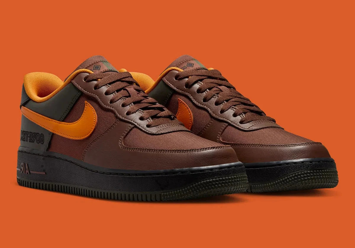 Sneakers Nike Air Force 1 Low Gore-Tex marron et orange en matériaux imperméables avec amorti Air et design iconique