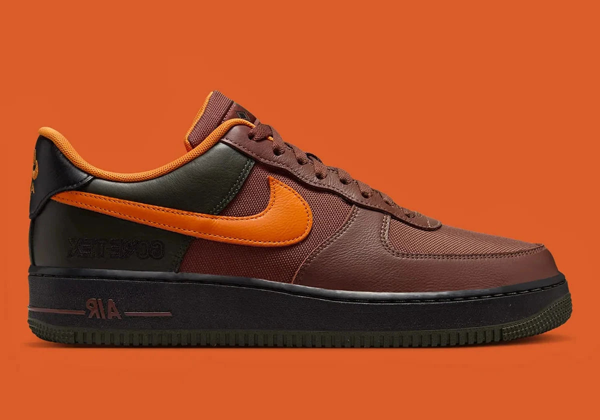 Sneakers Nike Air Force 1 Low Gore-Tex marron et orange en matériaux imperméables avec amorti Air et design iconique