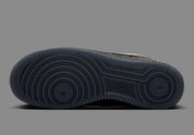 Nike Air Force 1 Low PRM NBA All-Star Weekend 2026 en cuir premium avec détails inspirés NBA, coloris dynamique et amorti Air encapsulé. vue semelle