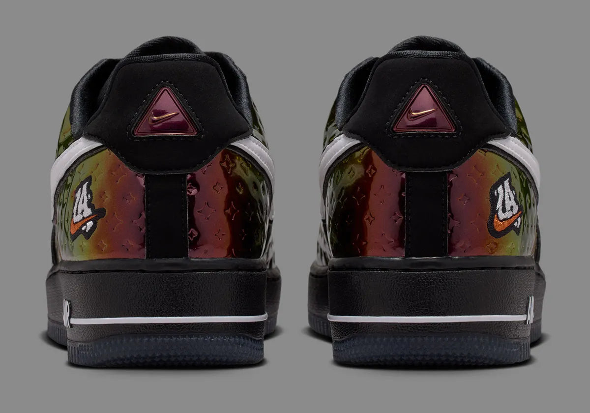 Nike Air Force 1 Low PRM NBA All-Star Weekend 2026 en cuir premium avec détails inspirés NBA, coloris dynamique et amorti Air encapsulé. vue de derrière