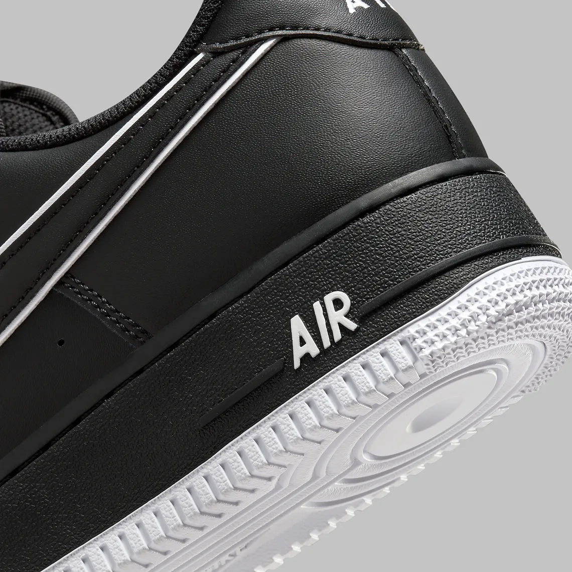 Nike air force black and white low sales