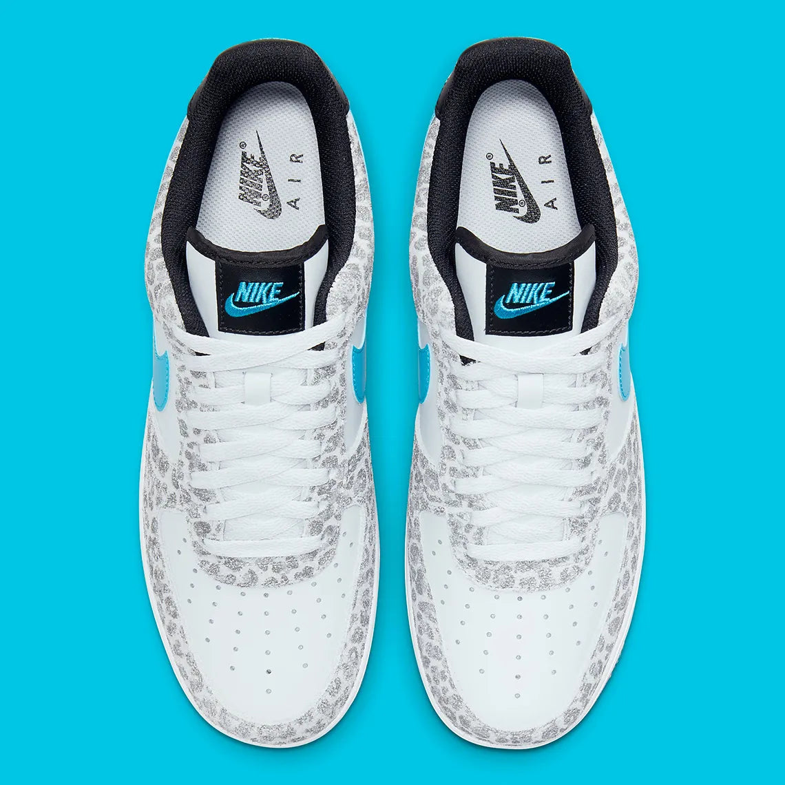 Nike Air Force 1 Low Leopard DJ6192-001, sneaker Nike Pure Platinum et grise avec imprimé Snow Leopard, empiècements en suède et Swoosh bleu Light Blue Fury.