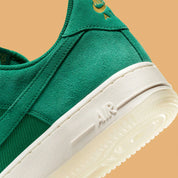 Nike Air Force 1 Low '07 LV8
Malachite Pale Ivory Metallic Gold