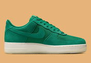 Nike Air Force 1 Low '07 LV8
Malachite Pale Ivory Metallic Gold