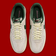Nike Air Force 1 Low Mexico World Cup en cuir vert blanc rouge avec semelle Nike Air et détails football collector. vue de dessus