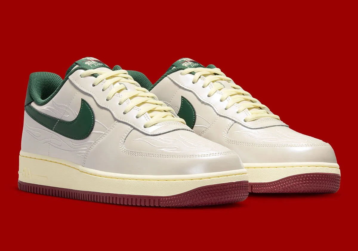 Nike Air Force 1 Low Mexico World Cup en cuir vert blanc rouge avec semelle Nike Air et détails football collector. vue de 3/4