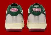 Nike Air Force 1 Low Mexico World Cup en cuir vert blanc rouge avec semelle Nike Air et détails football collector. vue de derrière