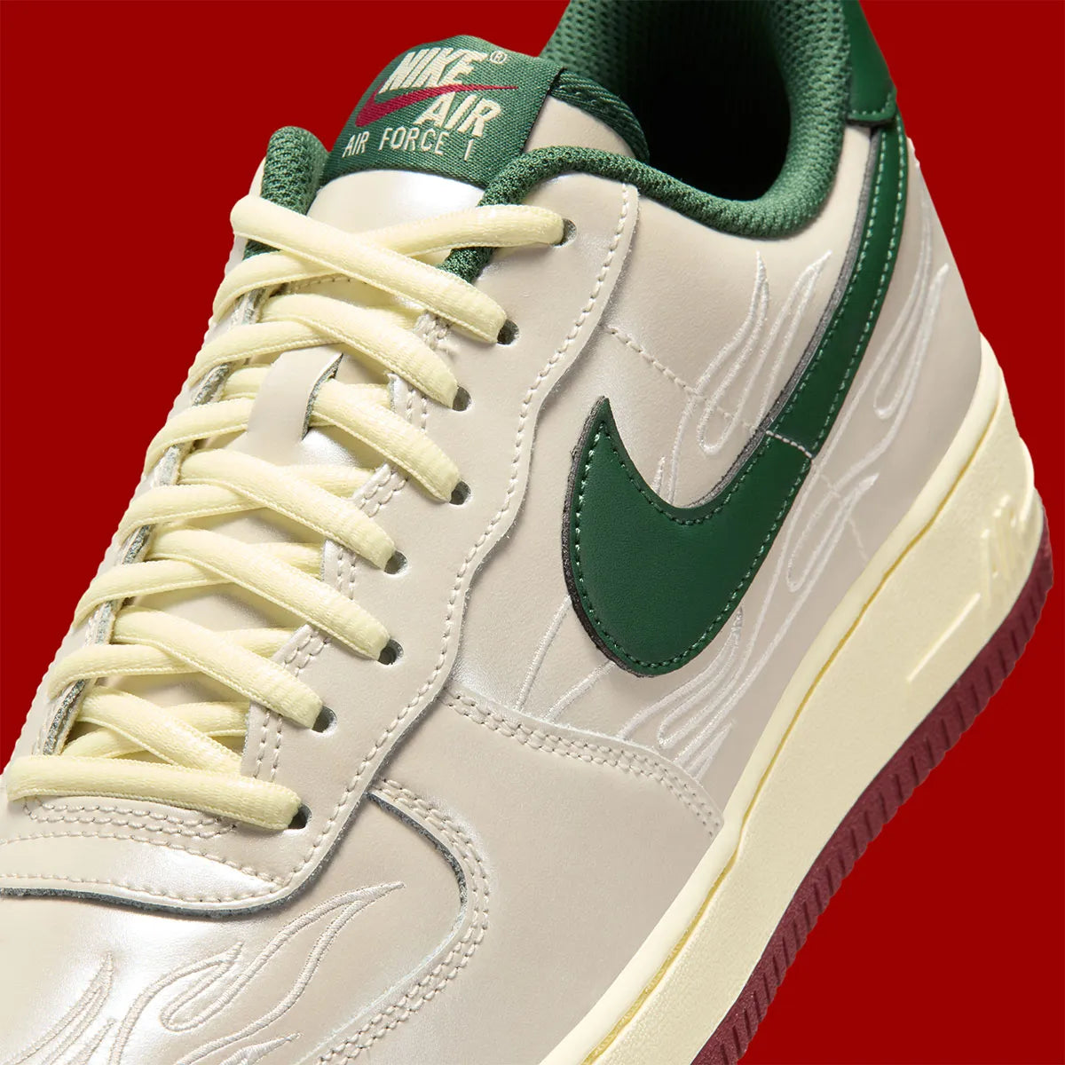 Nike Air Force 1 Low Mexico World Cup en cuir vert blanc rouge avec semelle Nike Air et détails football collector. zoom avant de la chaussure