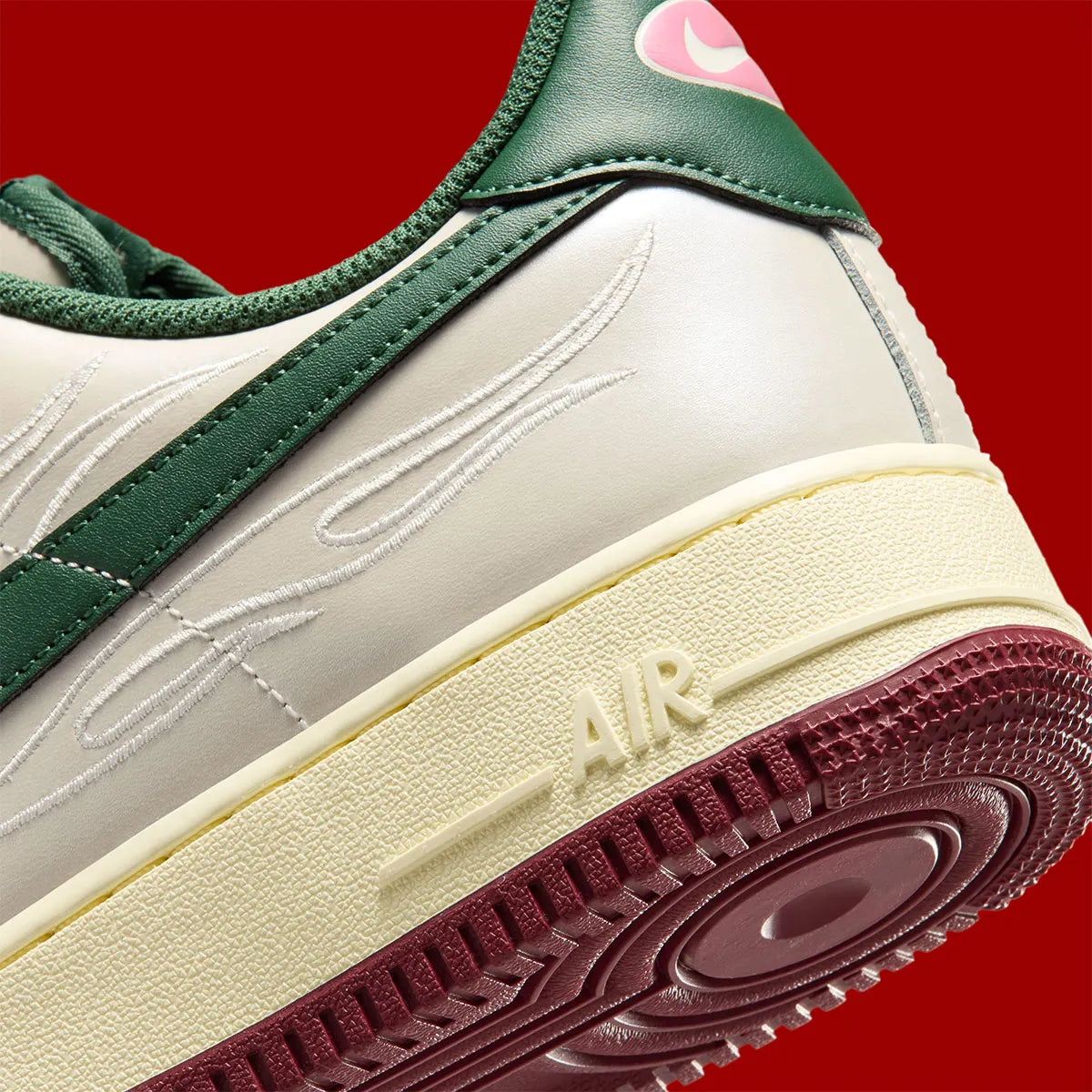 Nike Air Force 1 Low Mexico World Cup en cuir vert blanc rouge avec semelle Nike Air et détails football collector. zoom arrière de la chaussure