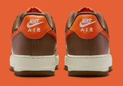 Sneakers Nike Air Force 1 Low 07 Mosswood Brown en cuir lisse premium avec amorti Air iconique et design intemporel