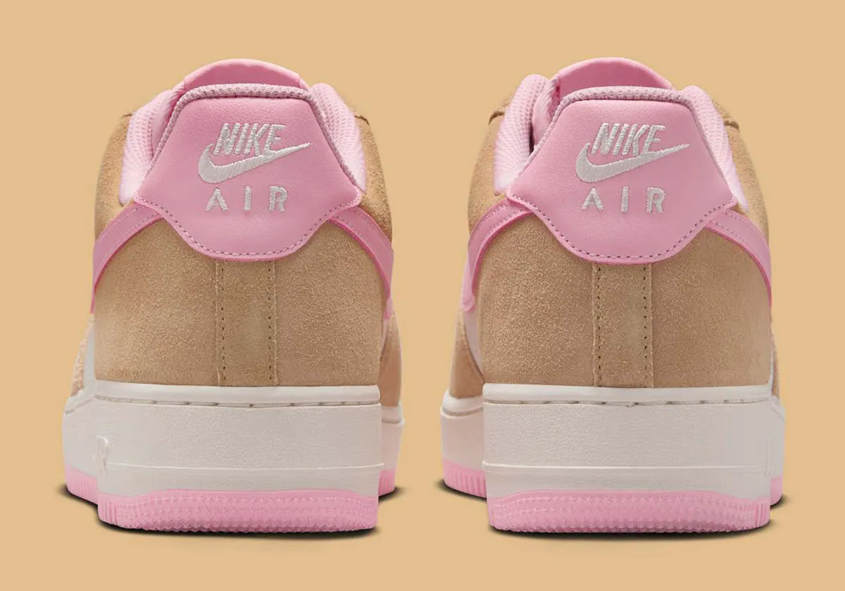 Sneakers Nike Air Force 1 Low 07 LV8 beige Rattan et rose Soft Rose en cuir premium avec amorti Air iconique