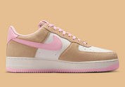 Sneakers Nike Air Force 1 Low 07 LV8 beige Rattan et rose Soft Rose en cuir premium avec amorti Air iconique