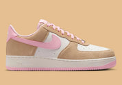 Sneakers Nike Air Force 1 Low 07 LV8 beige Rattan et rose Soft Rose en cuir premium avec amorti Air iconique