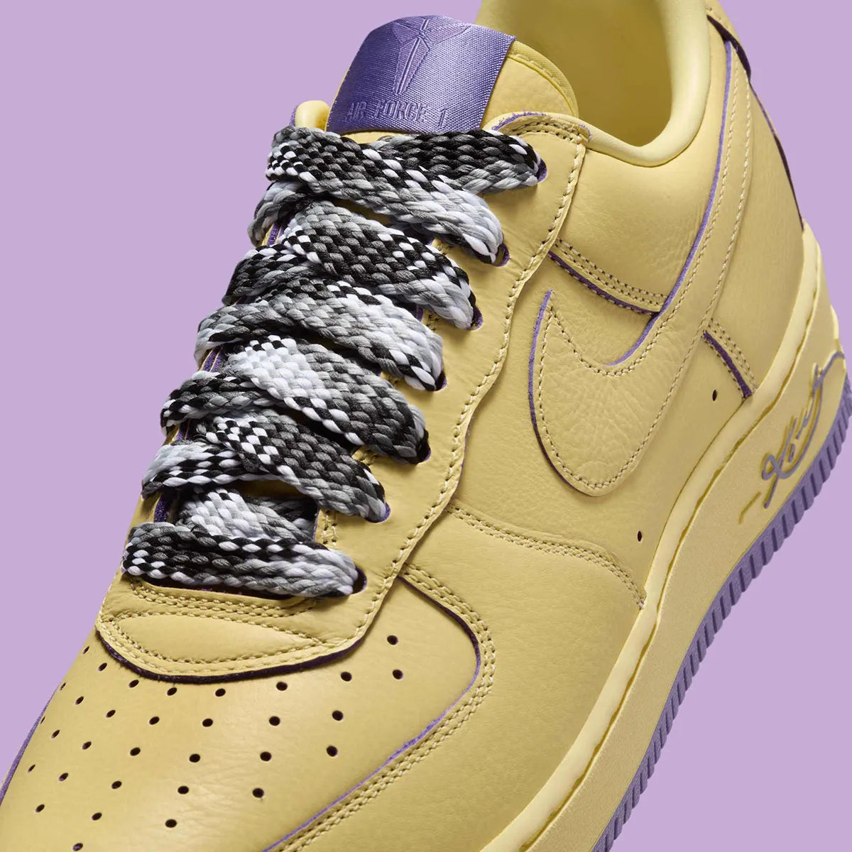 chaussure de rue air force 1 kobe mamba mentality jaune et magenta semelle confortable , vu de coté