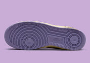 chaussure de rue air force 1 kobe mamba mentality jaune et magenta semelle confortable , vu du dessous