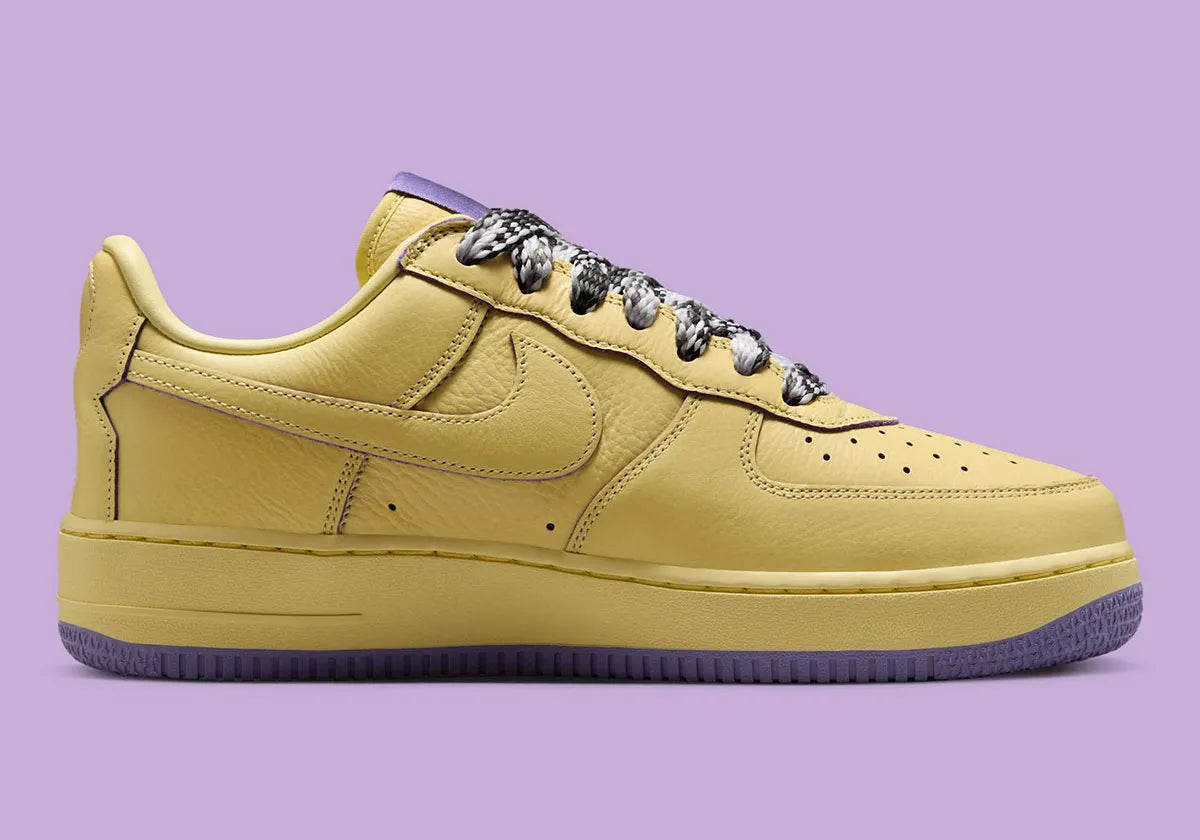 chaussure de rue air force 1 kobe mamba mentality jaune et magenta semelle confortable , vu de profil