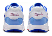 Nike Air Max 1 Atlanta Braves City Connect 2026 en mesh navy et rouge avec semelle Air visible et détails baseball exclusifs. vue arrière de la chaussure