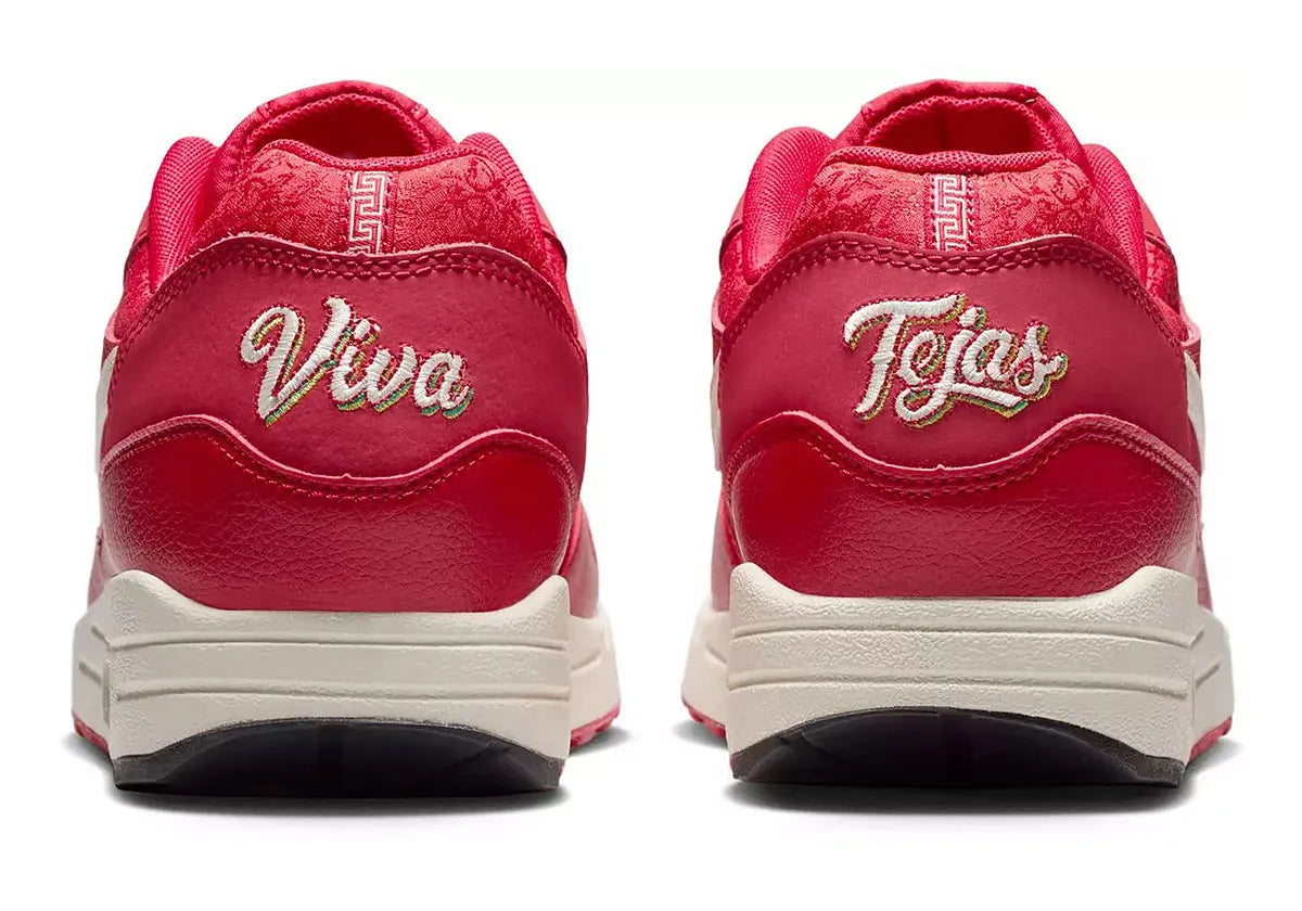Nike Air Max 1 Texas Rangers City Connect 2026 avec coloris inspiré du baseball texan, unité Air visible et finitions premium.