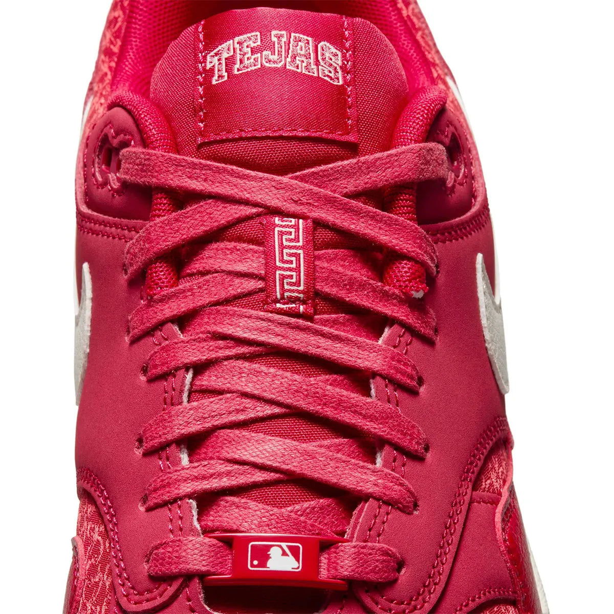 Nike Air Max 1 Texas Rangers City Connect 2026 avec coloris inspiré du baseball texan, unité Air visible et finitions premium.